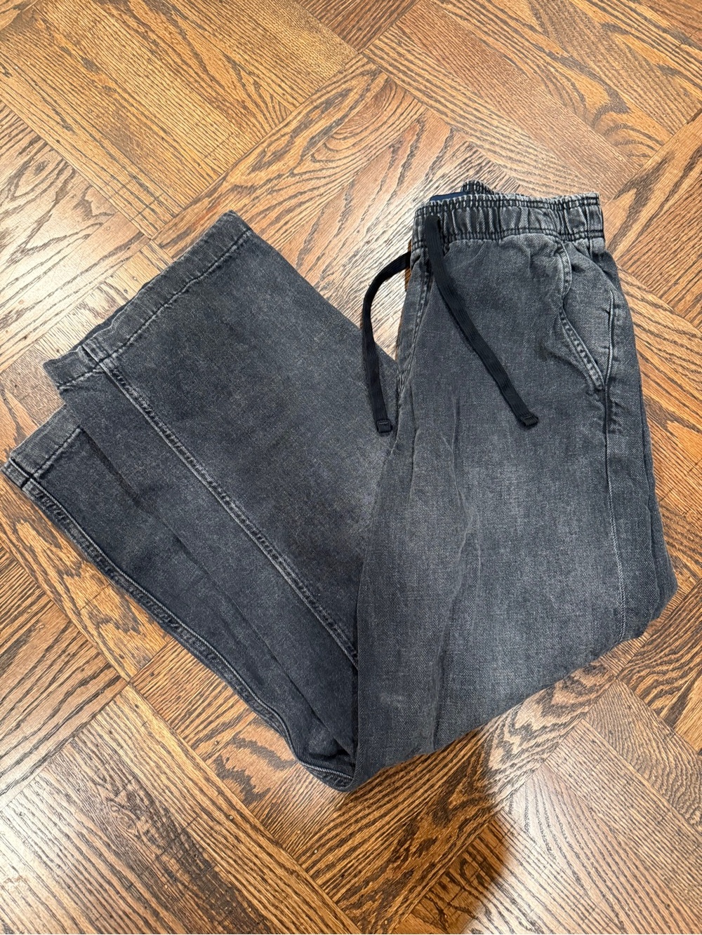 GAP Women's Hogh Rose Wide Leg Relaxed Drawstring Jeans in Washed Black